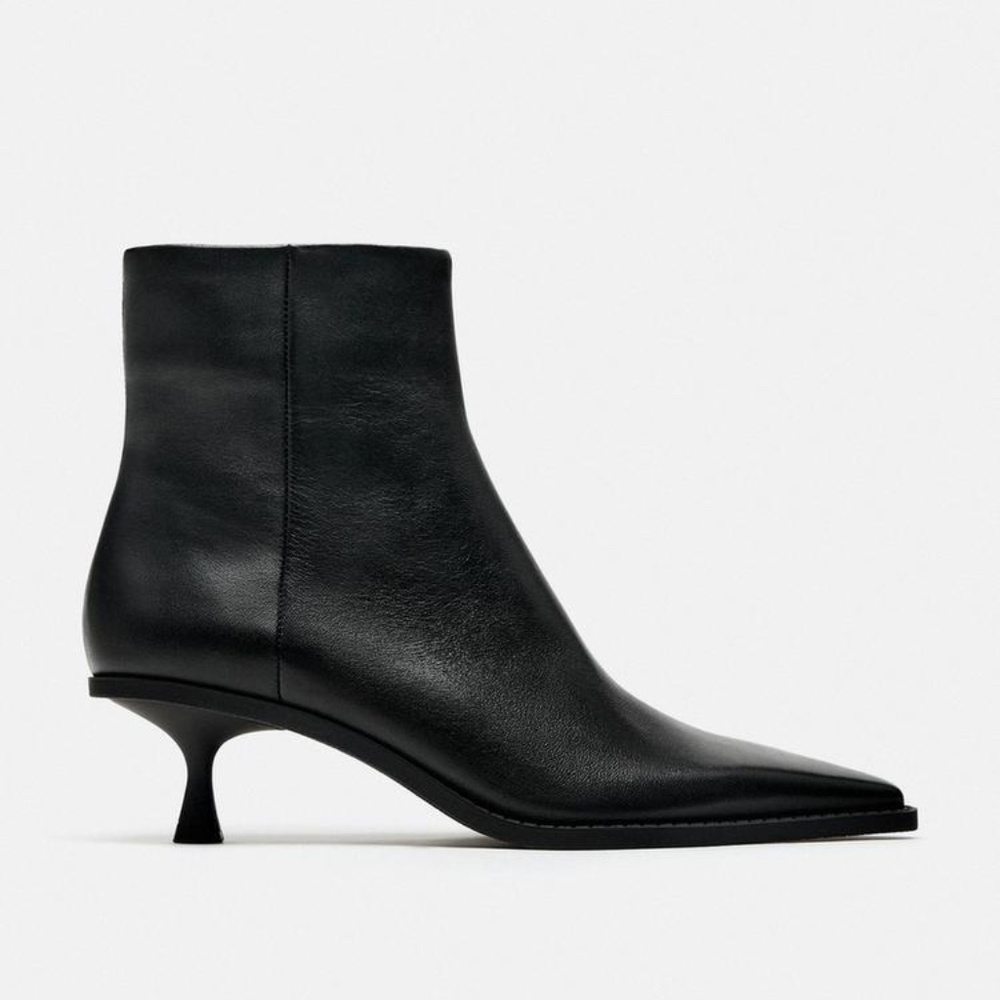 ** SOLD ** LEATHER KITTEN HEEL